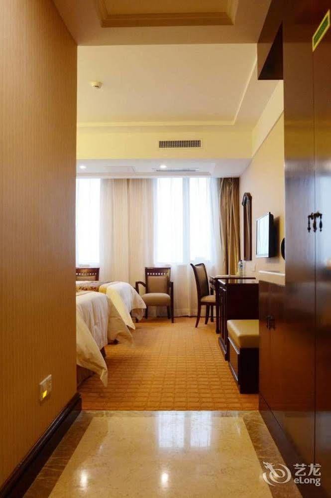 Vienna Hotel Guiyang Exhibition Center エクステリア 写真