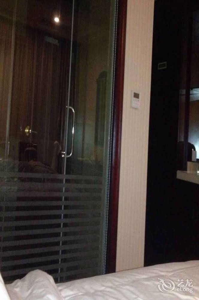 Vienna Hotel Guiyang Exhibition Center エクステリア 写真